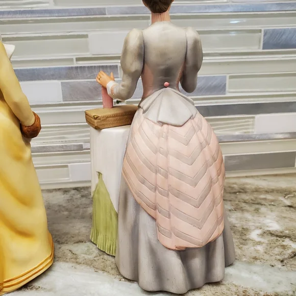 1981 & 1984 Avon Porcelain Women Figurines Avon - Picture 8 of 14